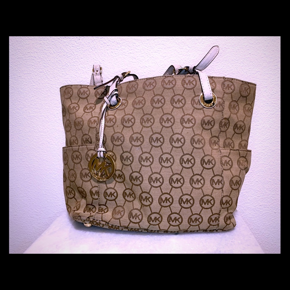 100% Authentic MK Bag. Good Condition